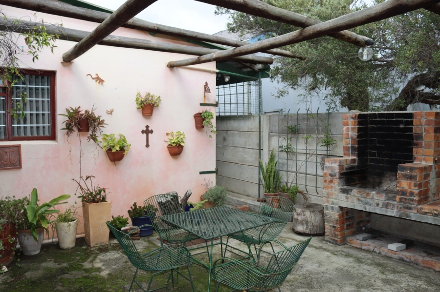 7 Bedroom Property for Sale in Kleinmond Western Cape
